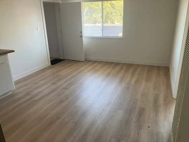 1652 E St Napa, CA 94559 photo 5