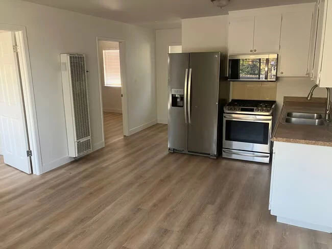 1652 E St Napa, CA 94559 photo 3