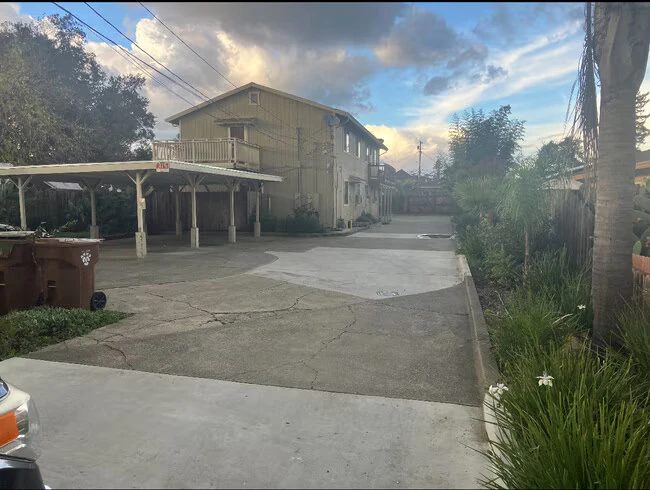 1652 E St Napa, CA 94559 photo 2