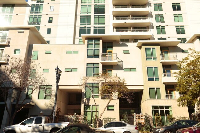 Acqua Vista Condominiums photo 4