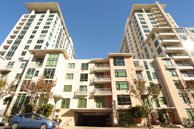 Acqua Vista Condominiums photo 3