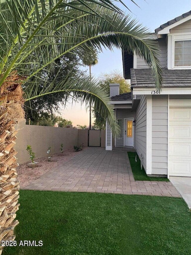 1301 W Windrift Way photo 3