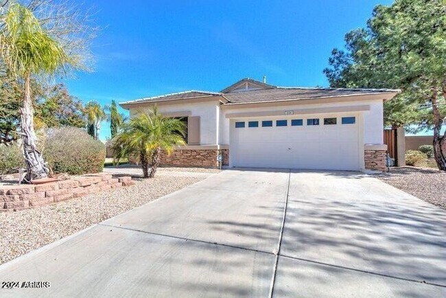2131 S Peppertree Dr photo 2