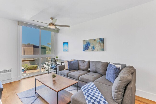 3050 Rue D’Orleans San Diego, CA 92110 photo 2