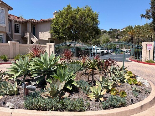 3416 Cameo Dr Oceanside, CA 92056 photo 2