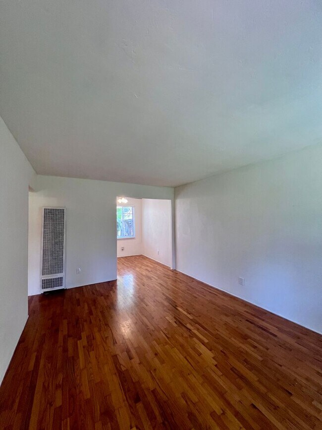 1632 Diamond St San Diego, CA 92109 photo 3