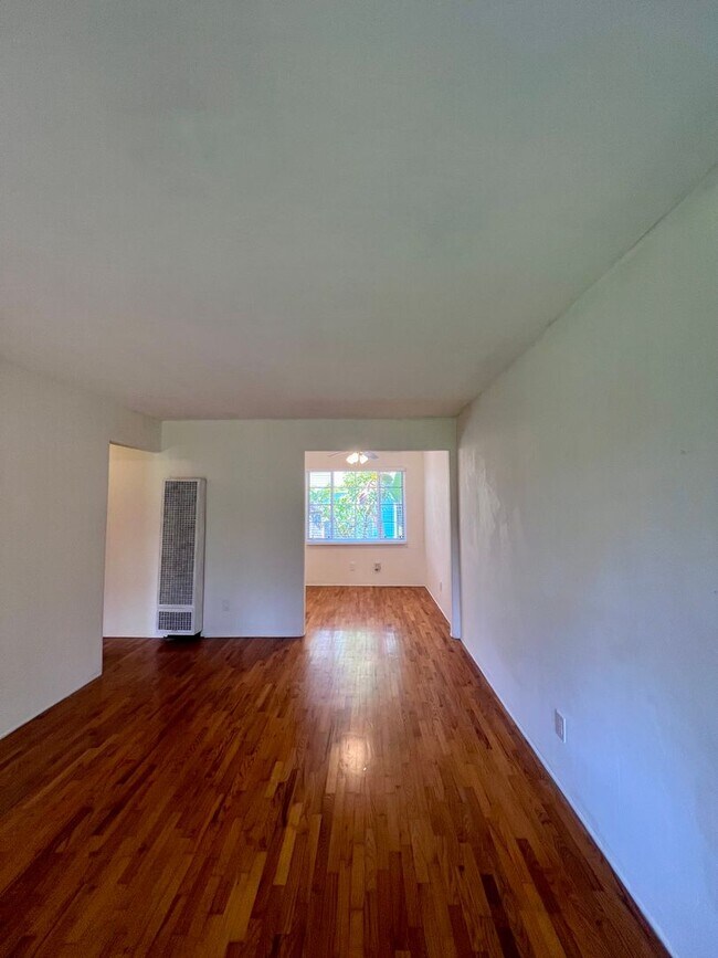1632 Diamond St San Diego, CA 92109 photo 4