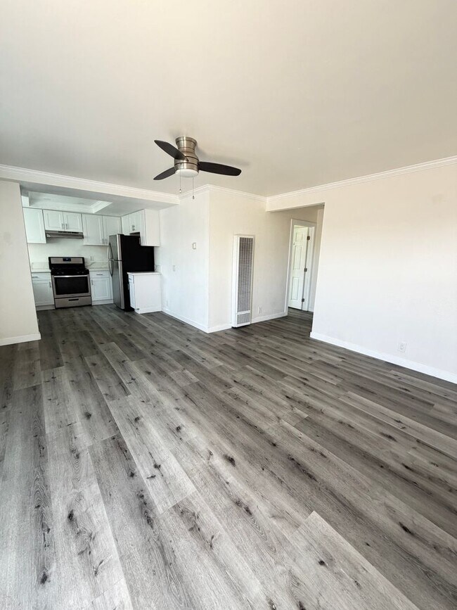 311 Zenith St Chula Vista, CA 91911 photo 3
