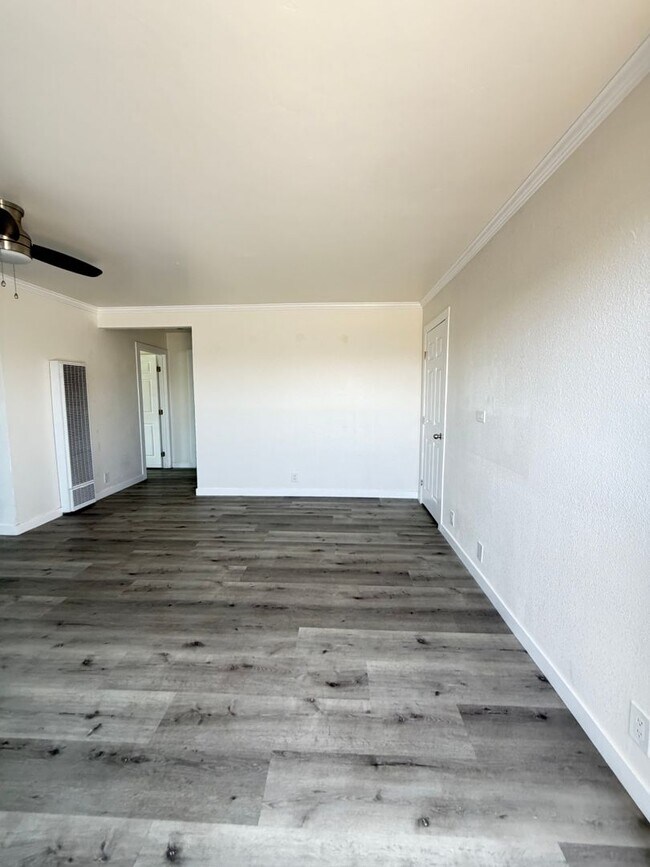 311 Zenith St Chula Vista, CA 91911 photo 2