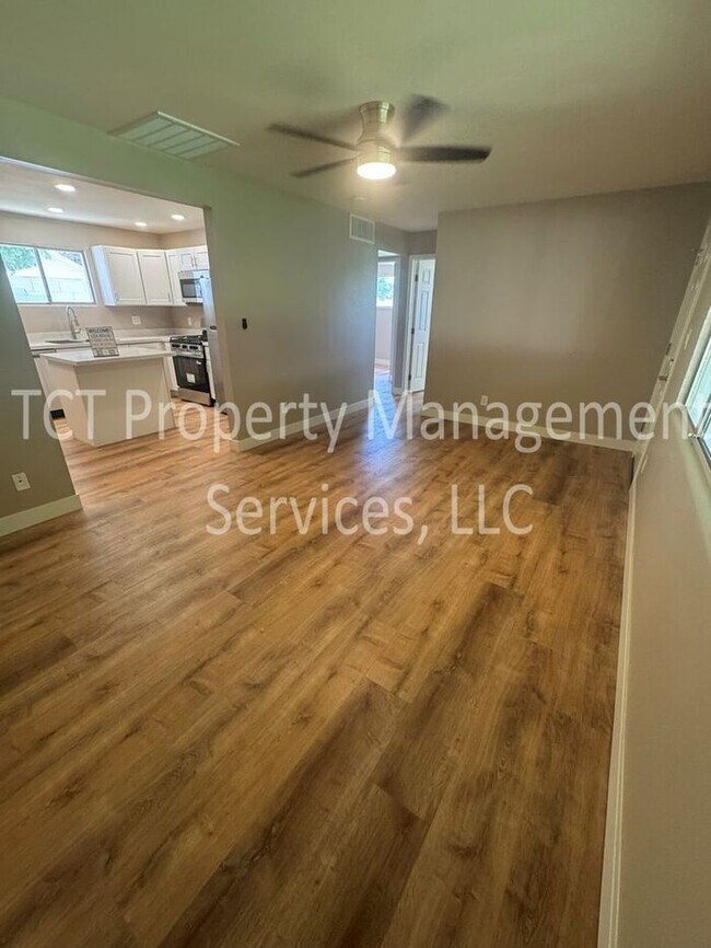 501 E Erie St Chandler, AZ 85225 photo 5