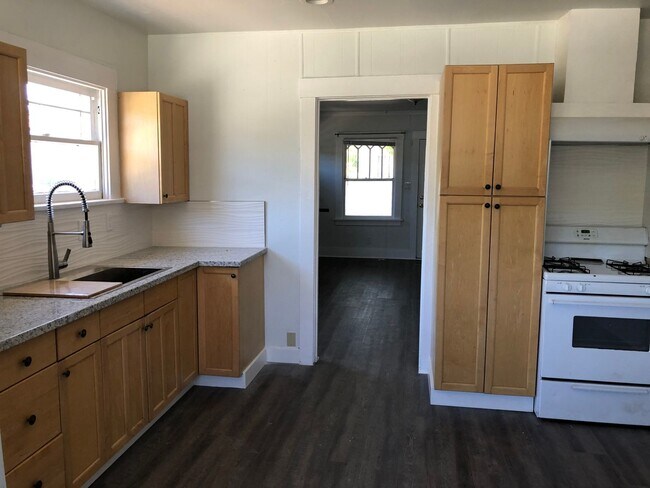 1835 Estudillo St Martinez, CA 94553 photo 3