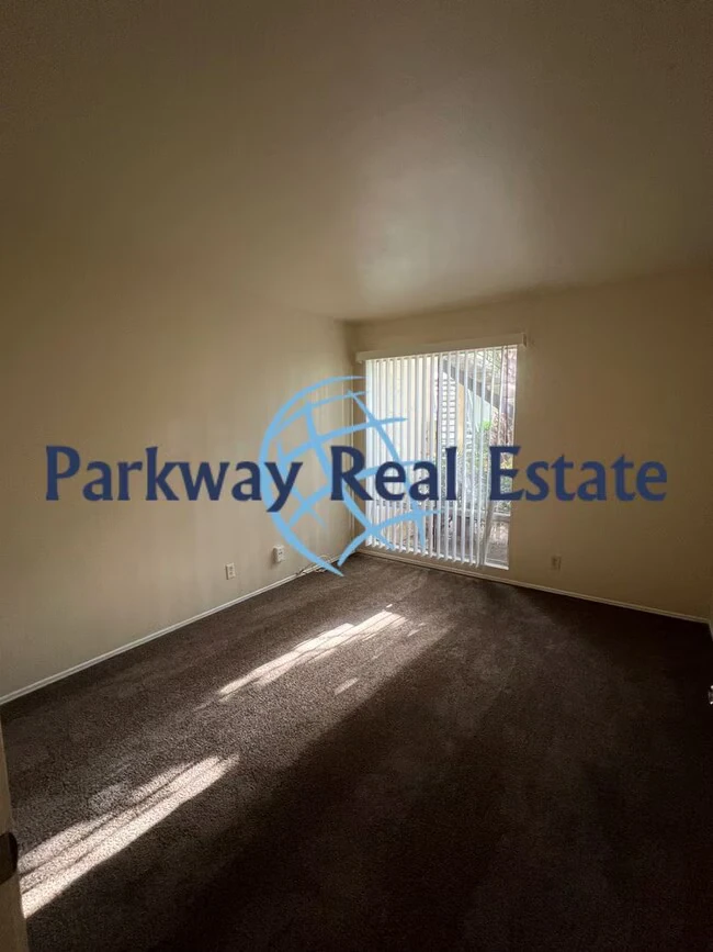 745 E Bradley Ave photo 4
