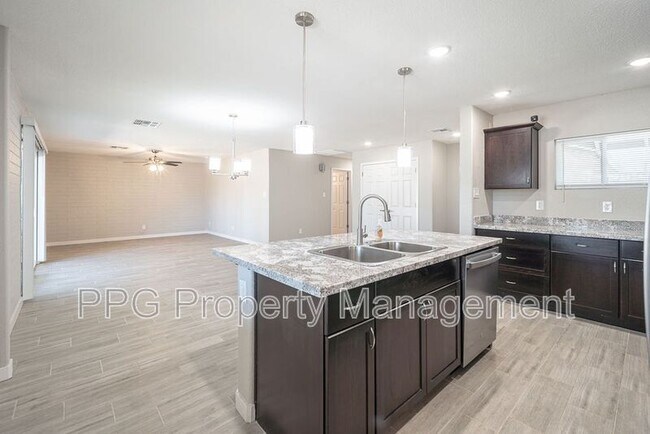 4002 N 59th Dr Phoenix, AZ 85033 photo 4