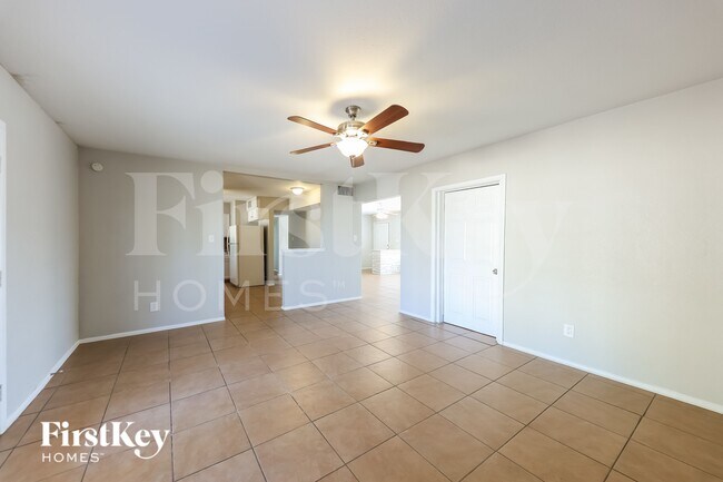 5702 N 19th Dr Phoenix, AZ 85015 photo 4