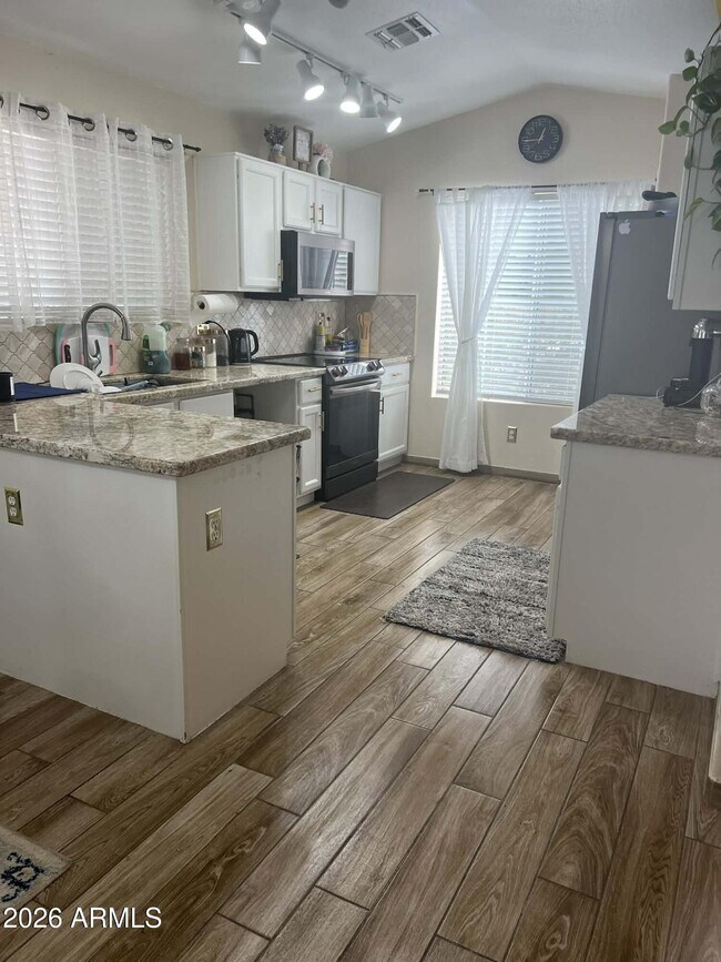 6806 N 77th Dr Glendale, AZ 85303 photo 4