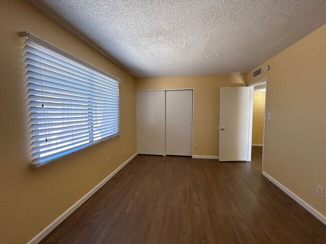 4204 S 47th St Phoenix, AZ 85040 photo 5
