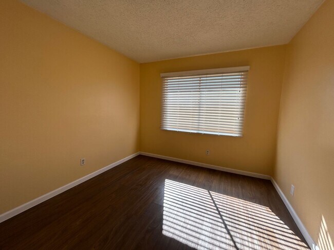 4204 S 47th St Phoenix, AZ 85040 photo 4