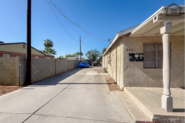 903 W Pierson St Phoenix, AZ 85013 photo 4