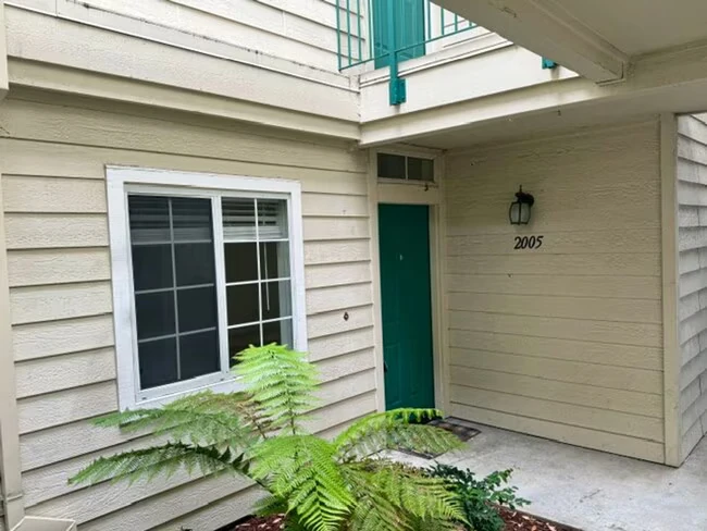 Spacious Condo Home In The Redwood Shores Area. Available Now! photo 4
