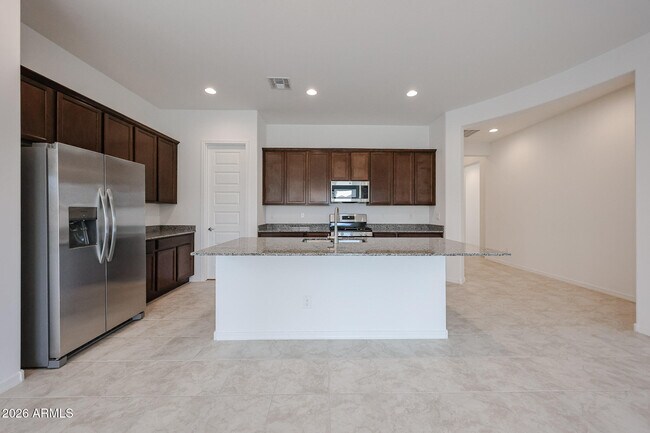 7616 Bronco Trl Peoria, AZ 85383 photo 2