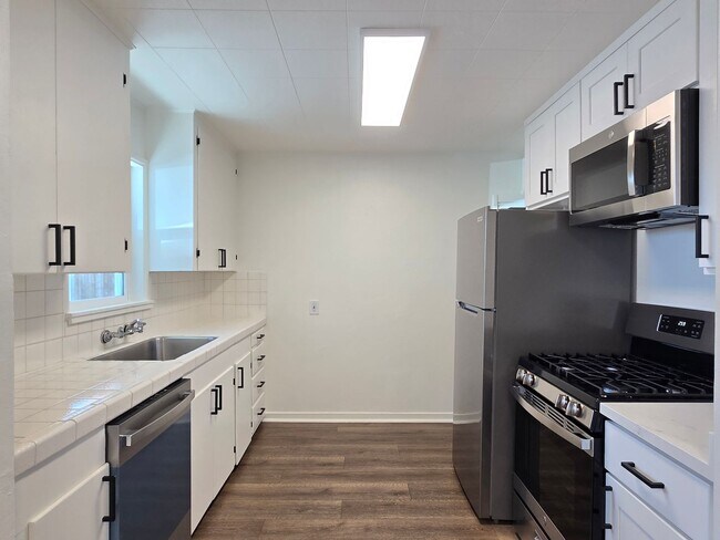 675 Johanna Ave Sunnyvale, CA 94085 photo 2