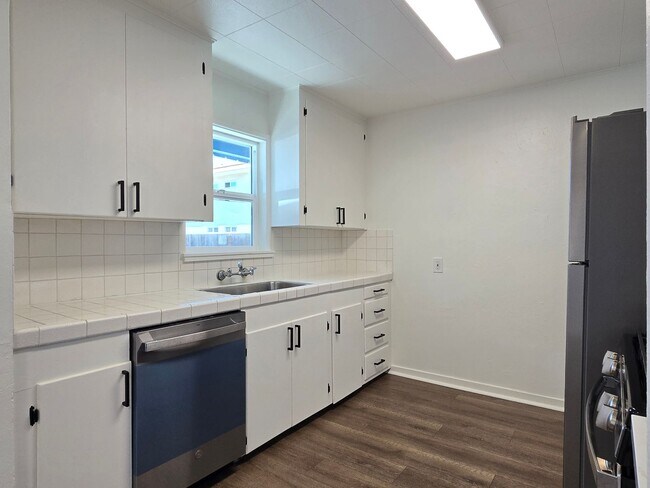 675 Johanna Ave Sunnyvale, CA 94085 photo 3