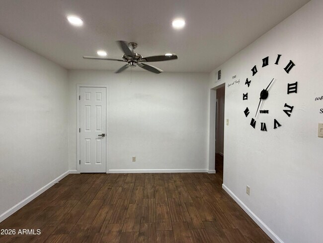 2 E Piedmont Rd Phoenix, AZ 85042 photo 4