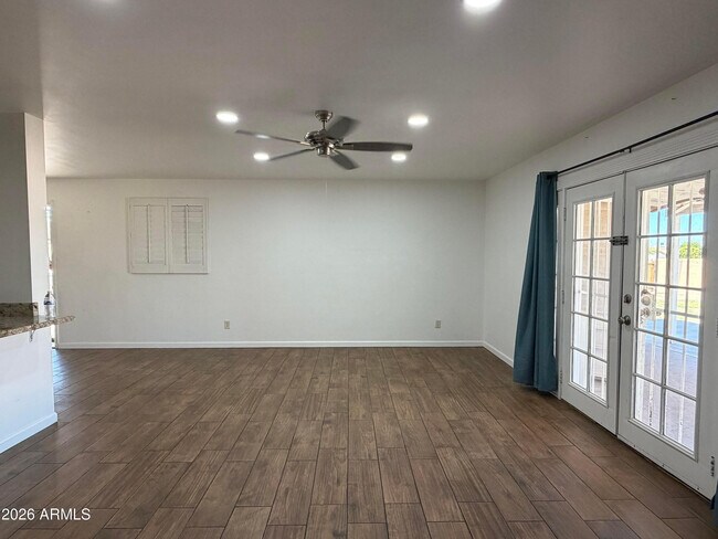 2 E Piedmont Rd Phoenix, AZ 85042 photo 5