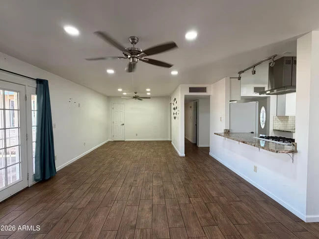 2 E Piedmont Rd Phoenix, AZ 85042 photo 2