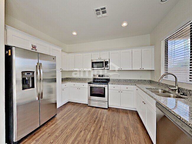 9427 W Potter Dr Peoria, AZ 85382 photo 3