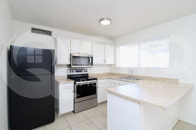 3724 W Wethersfield Rd Phoenix, AZ 85029 photo 3