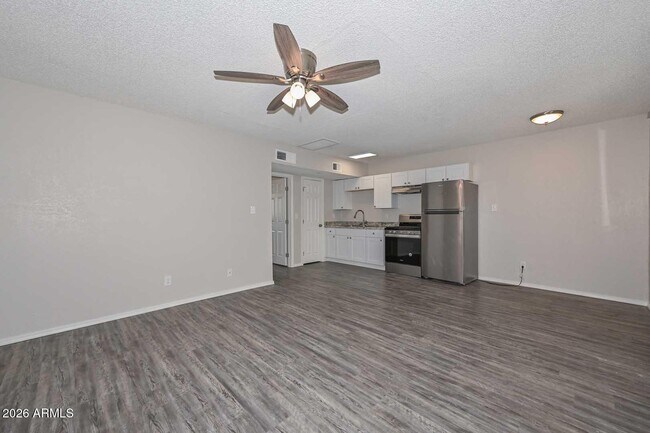 730 E Siesta Dr Phoenix, AZ 85042 photo 5