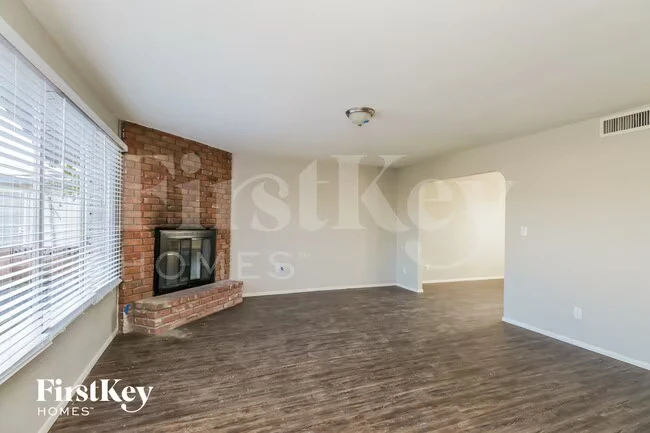 4647 W Keim Dr photo 4
