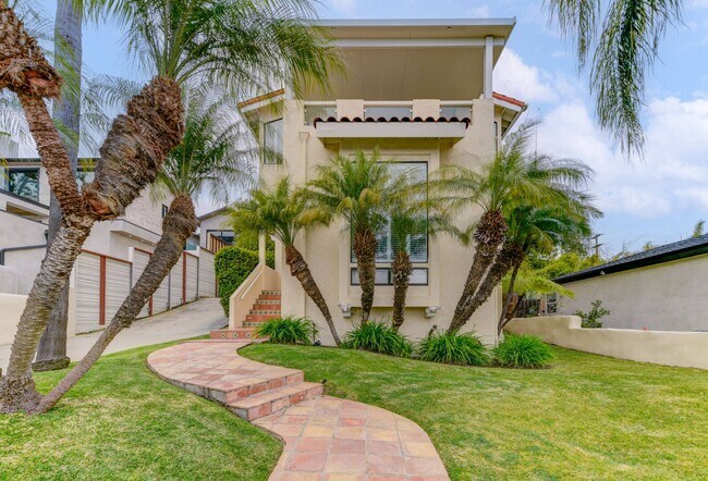 2014 Beryl St San Diego, CA 92109