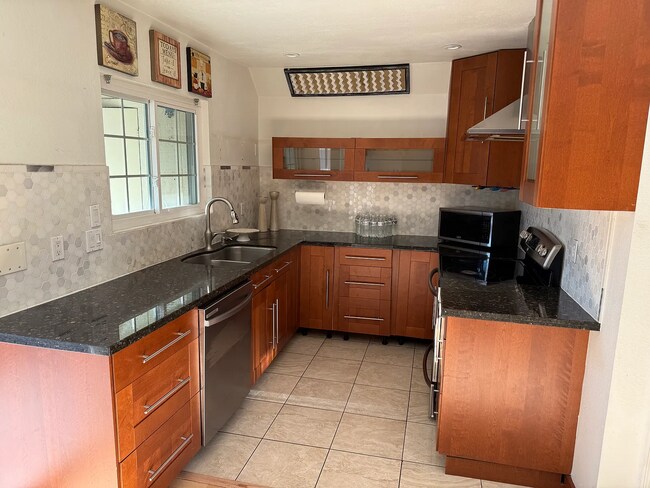 912 N Fig St Escondido, CA 92026 photo 2