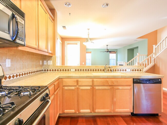 7935 Kipling Cir Gilroy, CA 95020 photo 2