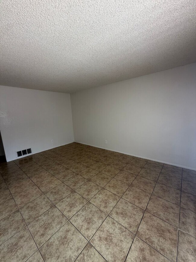 330 W 5th Pl Mesa, AZ 85201 photo 2
