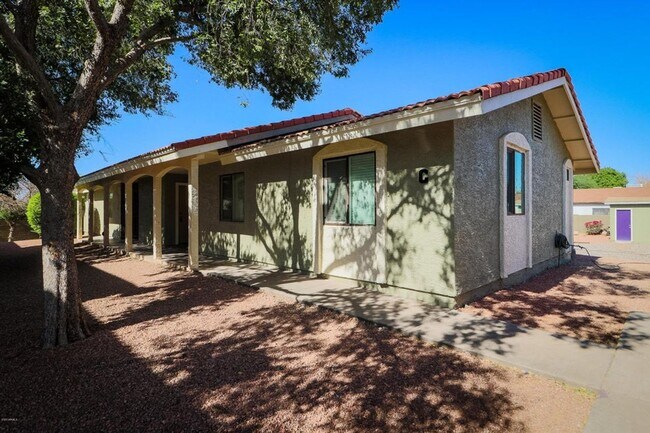1336 E Mountain View Rd Phoenix, AZ 85020 photo 2