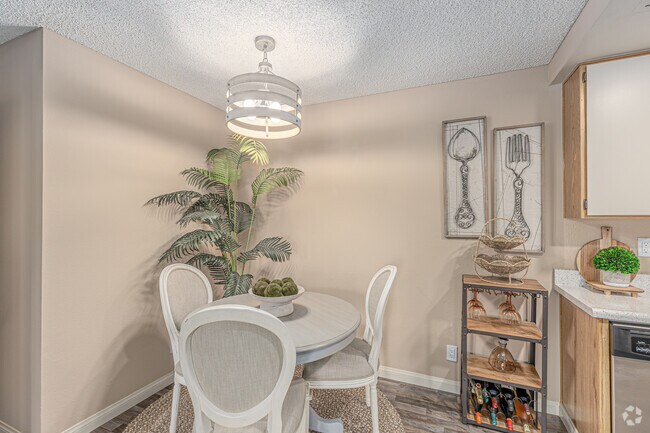 Wintercrest Village Apartments photo 4