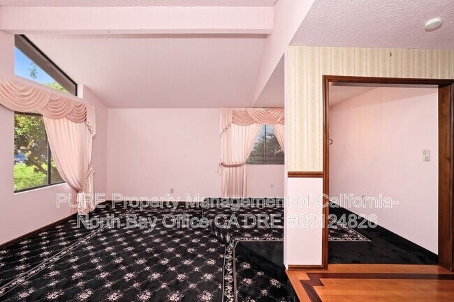 1639 Calavaras Dr Santa Rosa, CA 95405 photo 4