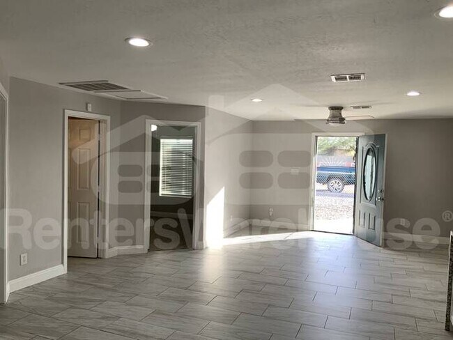 67 N Amarillo St Casa Grande, AZ 85122 photo 4