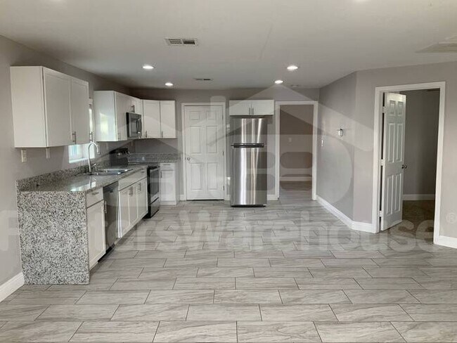 67 N Amarillo St Casa Grande, AZ 85122 photo 2