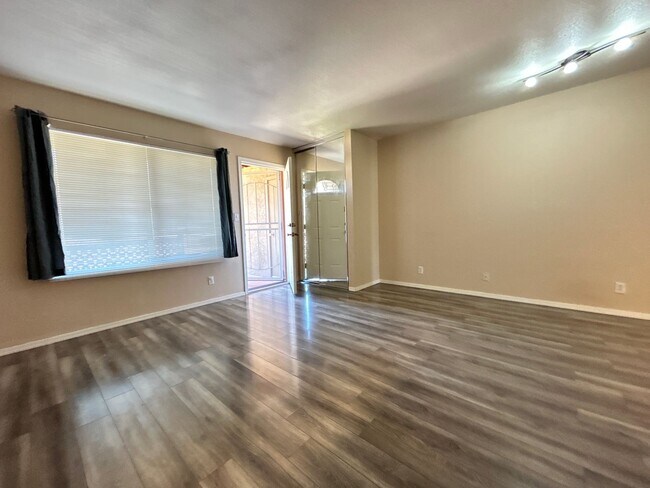 14203 N 19th Ave, Unit 1039 Rental photo 3