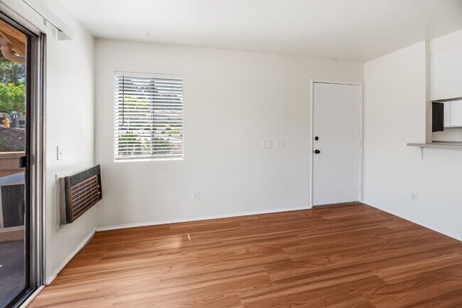 215 Woodland Pky San Marcos, CA 92069 photo 4