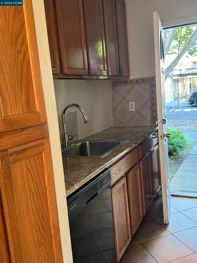 2007 Olivera Rd Concord, CA 94520 photo 3
