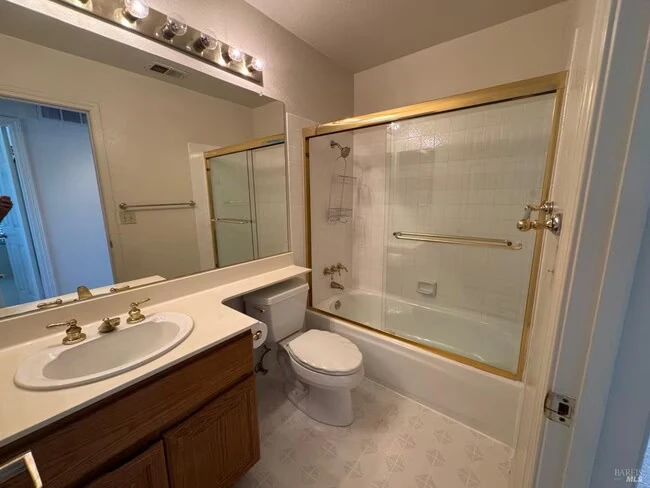 138 Del Oro Lagoon Novato, CA 94949 photo 2