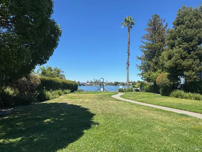 138 Del Oro Lagoon Novato, CA 94949 photo 3