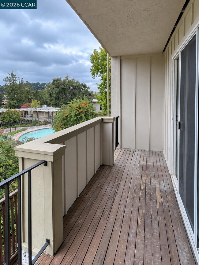 651 Moraga Rd Moraga, CA 94556