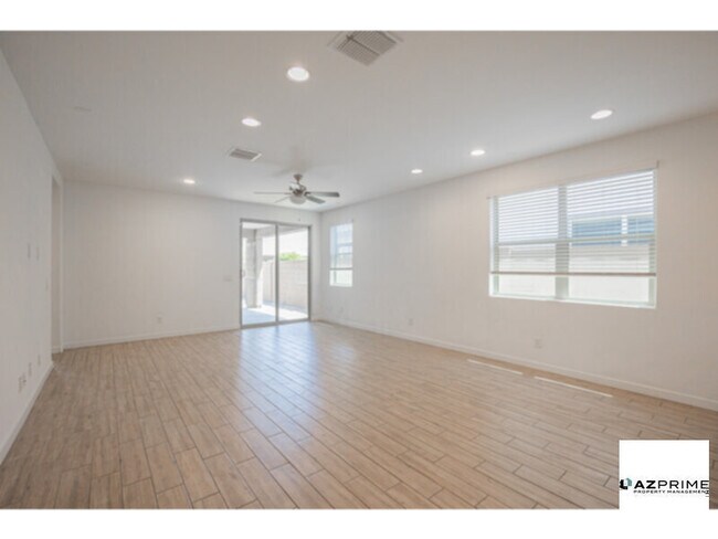 16870 W Las Palmaritas Dr Waddell, AZ 85355 photo 4