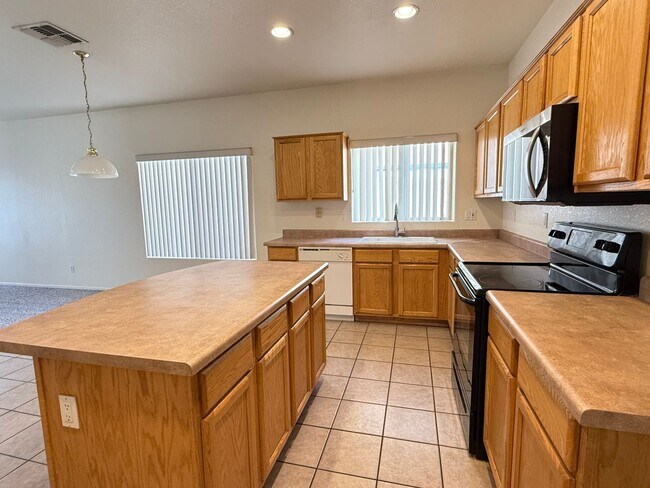 12384 W Grant St Avondale, AZ 85323 photo 4